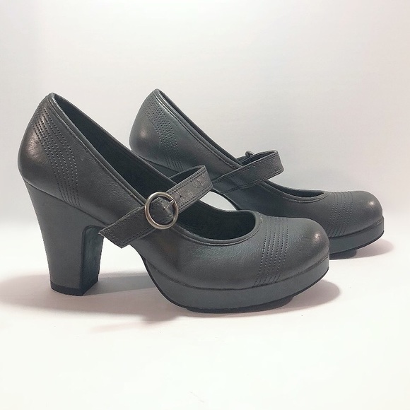 Vintage First Kiss pinup style chunky high heels